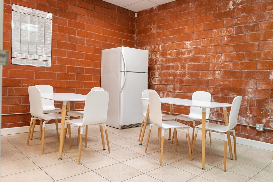 More Photos Of 317 S Isis Ave, Inglewood Flex For Lease