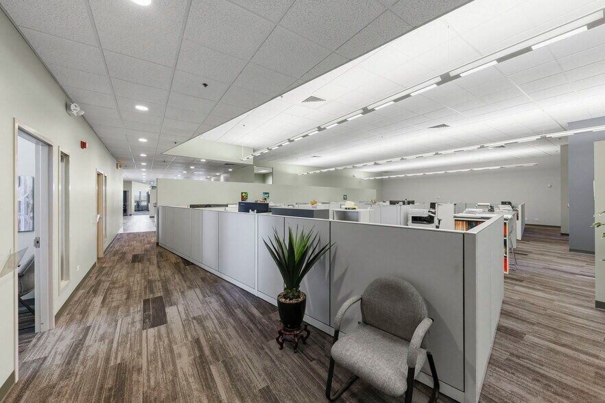 More Photos Of 1488 Bond St, Naperville Office For Sale