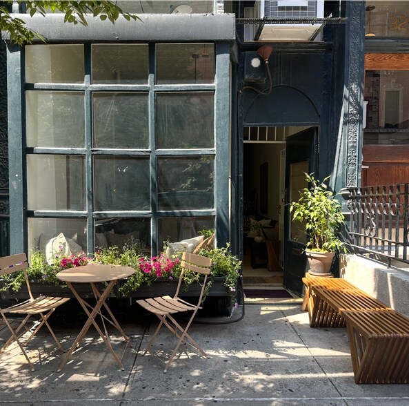 More Photos Of 325 W 11th St, New York Apartments For Lease