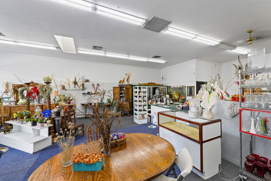 More Photos Of 242 S Main St, Willits Freestanding For Sale