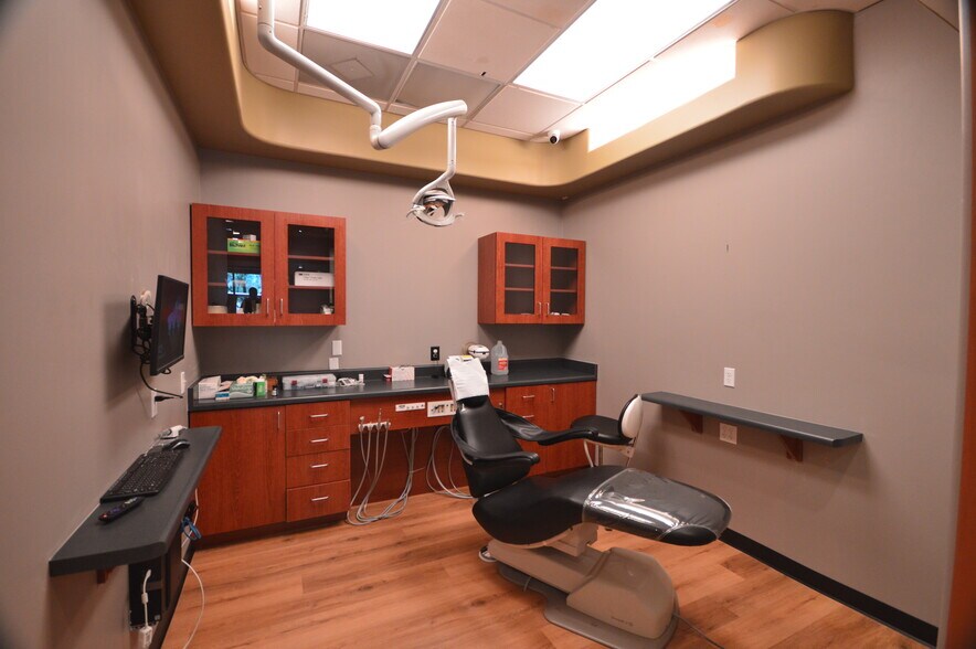 More Photos Of 13575 W Indian School Rd, Litchfield Park Medical For Lease