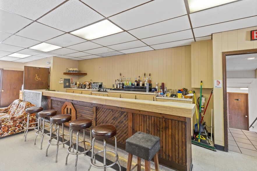 More Photos Of 2703 S Chicago Ave, South Milwaukee General Retail For Sale