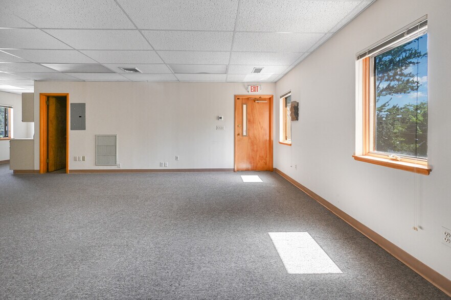 More Photos Of 15 Rockland Ter, Verona Office For Lease
