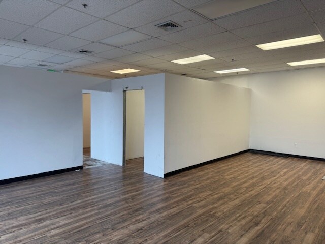 More Photos Of 1800 W 14 Mile Rd, Royal Oak Freestanding For Lease