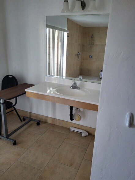 More Photos Of 710 N Mann Ave, Tucson Healthcare For Sale
