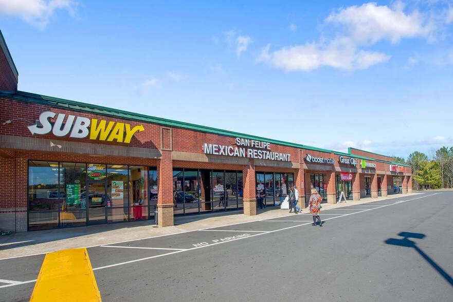 More Photos Of 2224-2274 Jefferson Davis Hwy, Sanford Storefront For Lease