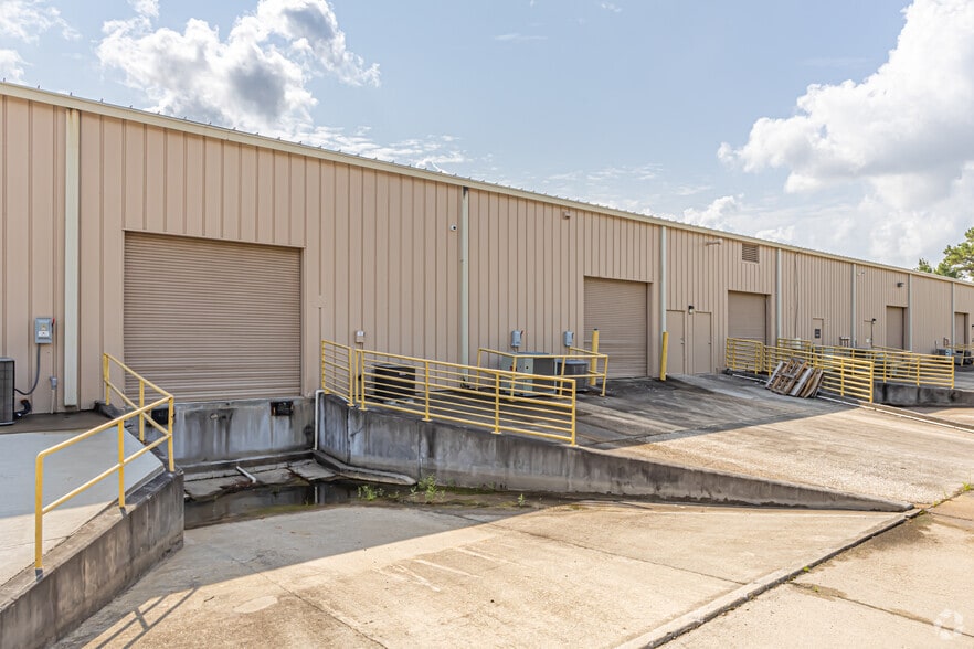 More Photos Of 125 W James Dr, Saint Rose Industrial For Sale