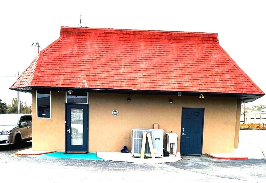 More Photos Of 302 S Collins St, Plant City General Retail For Sale