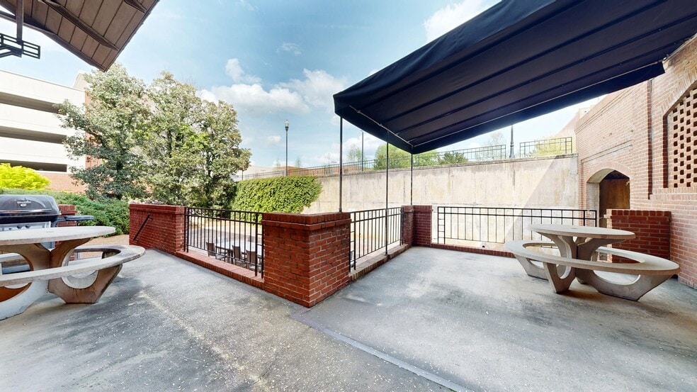 More Photos Of 33 W 11th St, Columbus Office For Lease