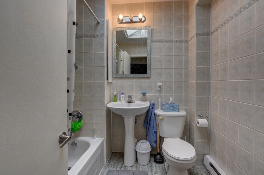 More Photos Of 89 Boul Henri-Bourassa O, Montréal Specialty For Sale