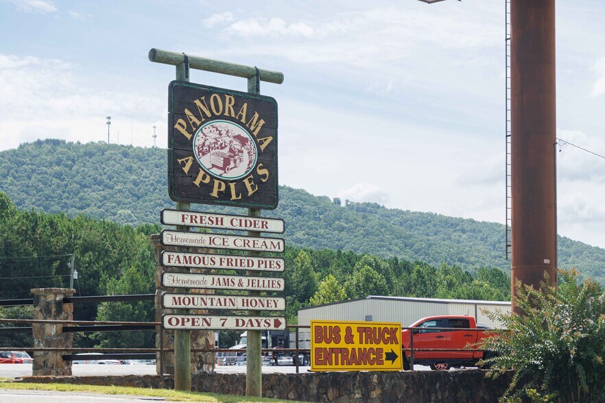 More Photos Of 63 Talona Spur Rd, Ellijay Freestanding For Sale