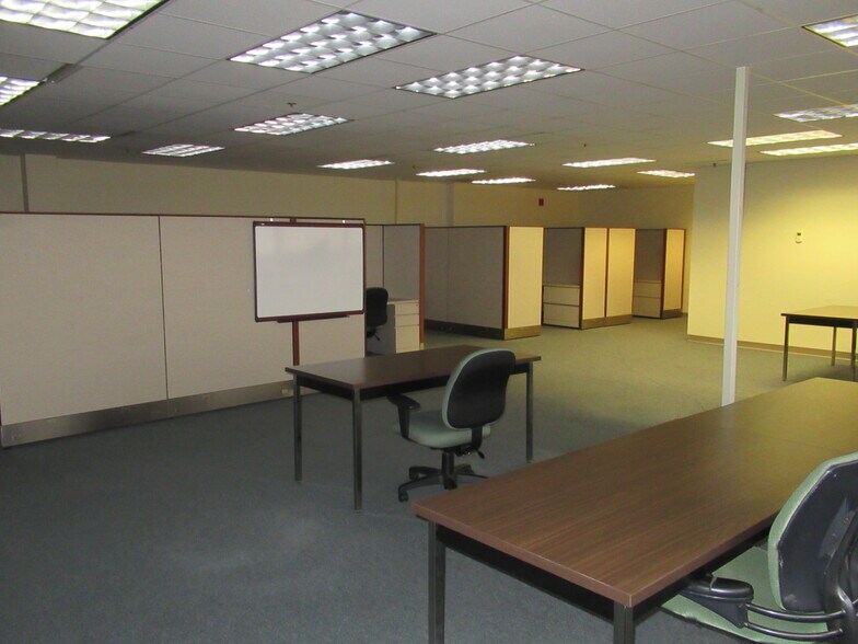 More Photos Of 3201 W White Oaks Dr, Springfield Office For Sale