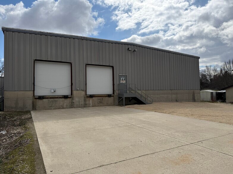 More Photos Of 625 Menomonee St, Theresa Warehouse For Lease