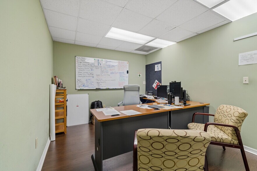 More Photos Of 1760-1770 Calumet St, Clearwater Warehouse For Lease
