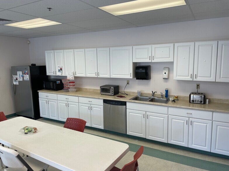 More Photos Of 20 London Ln, Seabrook Industrial For Sale