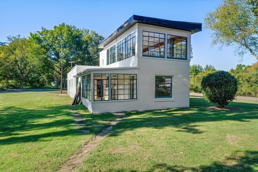 More Photos Of 3590 Thomas St, Memphis Office For Sale