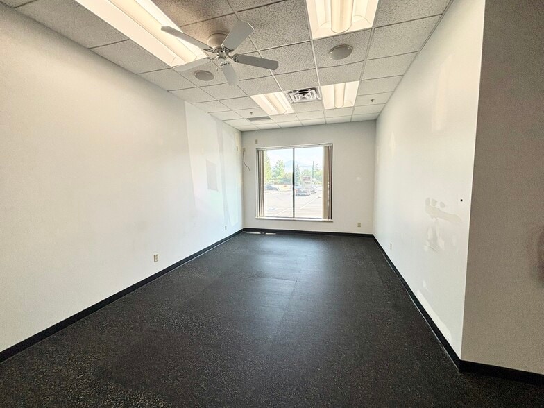 More Photos Of 1251 E McAndrews, Medford Restaurant For Lease