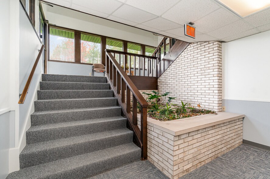 More Photos Of 720 W Wackerly St, Midland Medical For Sale