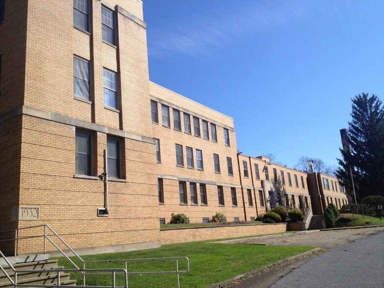 More Photos Of 520 Ruah St, Blossburg Medical For Sale