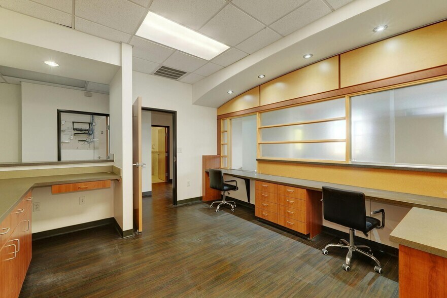 More Photos Of 4300 N Quinlan Park Rd, Austin Unknown For Lease