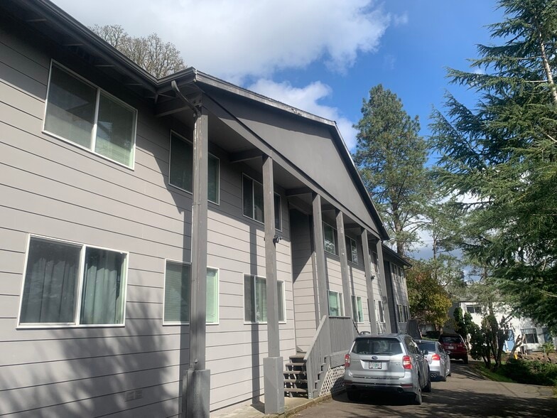 Primary Photo Of 4700 Falls View Ave, West Linn Apartments For Sale