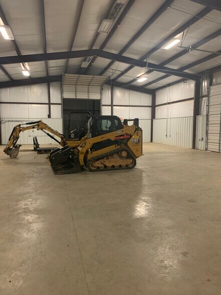 More Photos Of 175 Marvin A Smith Rd, Kilgore Warehouse For Lease