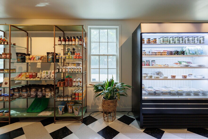 More Photos Of 139 S Main St, Sheffield Freestanding For Sale