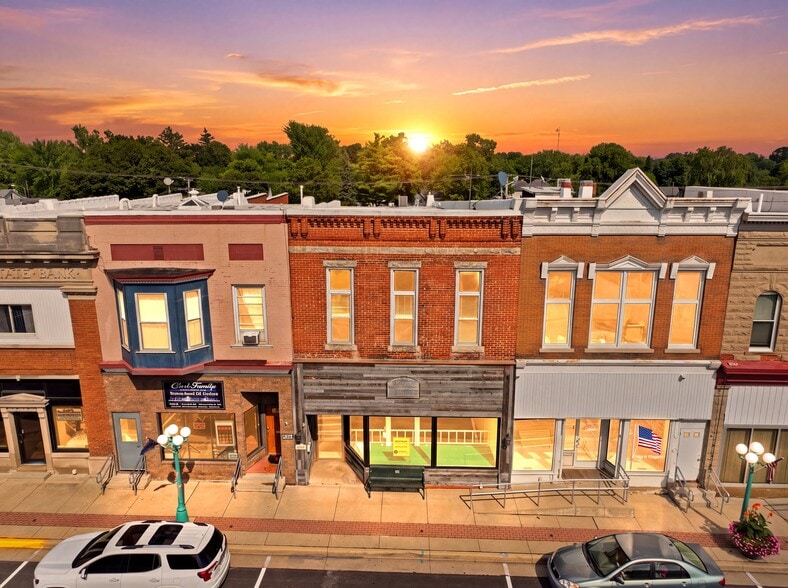 More Photos Of 106 N Orange St, Albion Storefront For Sale