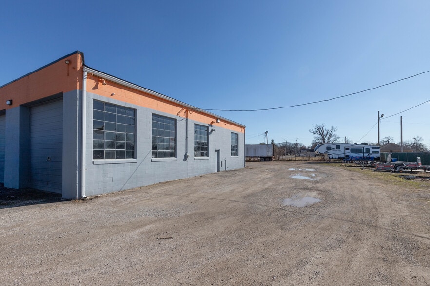 More Photos Of 2660 Hawcreek Blvd, Columbus Warehouse For Sale