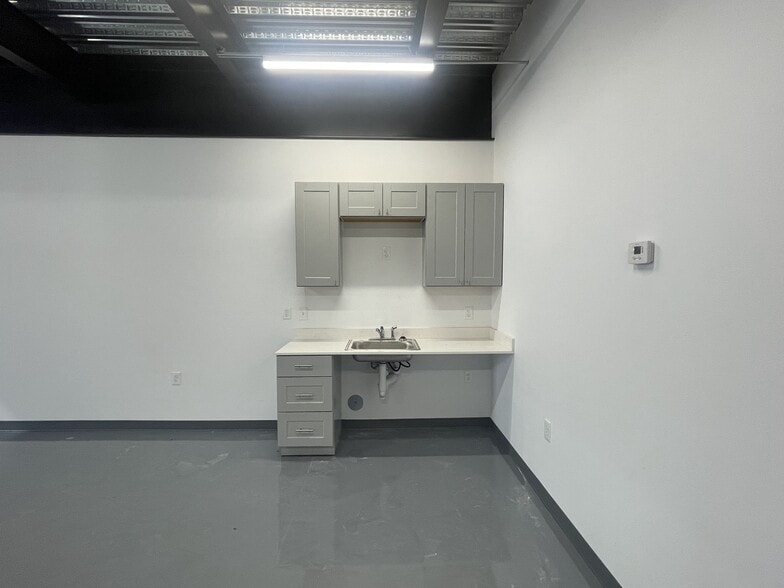 More Photos Of 2601 State Highway 121, Lewisville Light Distribution For Sale