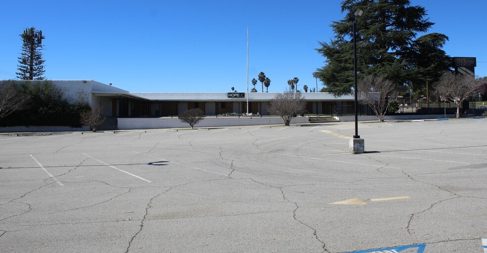 More Photos Of 1170 W Ramsey St, Banning Freestanding For Lease