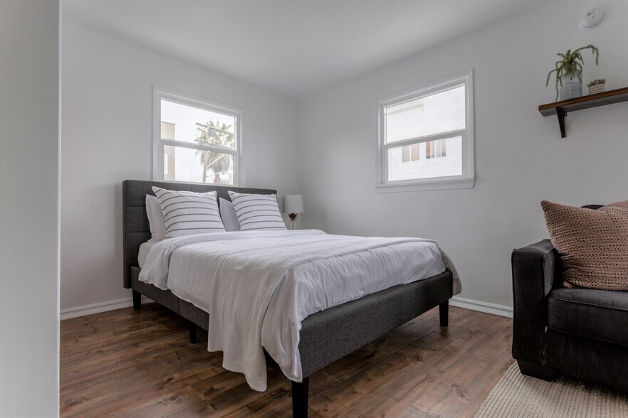 More Photos Of 20 Breeze Ave, Venice Apartments For Sale