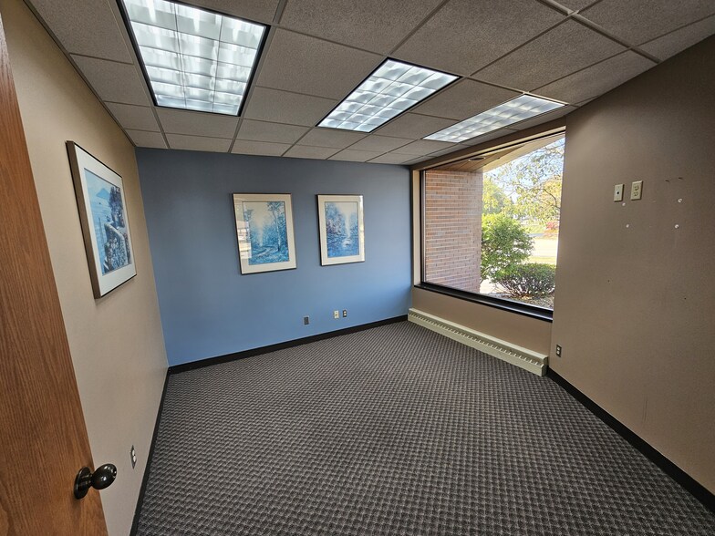 More Photos Of 1093 Appleton Rd, Menasha Office For Lease