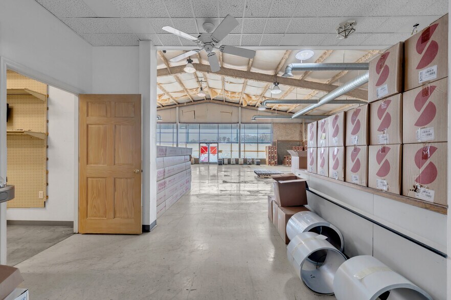 More Photos Of 25 Woodbury Hwy, Manchester Freestanding For Lease