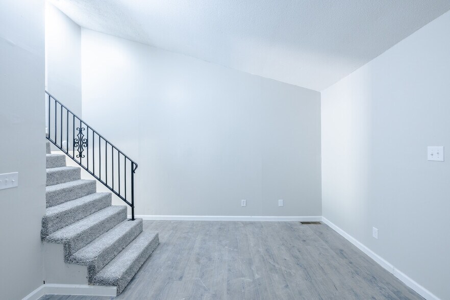 More Photos Of 961 Old Hickory Blvd, Jackson Apartments For Sale