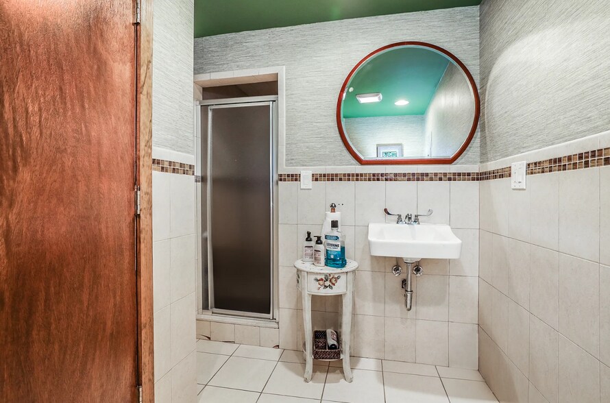 More Photos Of 510 N Broadway, White Plains Office For Sale