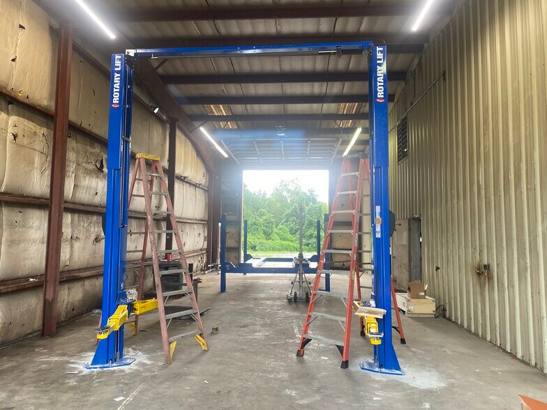 More Photos Of 16787 Interstate Dr, Dumfries Service For Lease