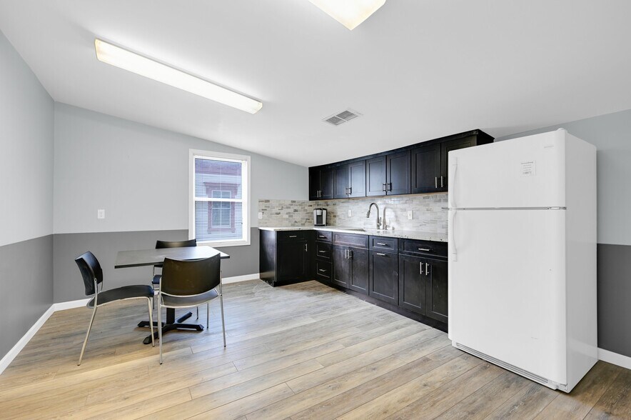 More Photos Of 170-172 Spring St, Newton Office Residential For Sale