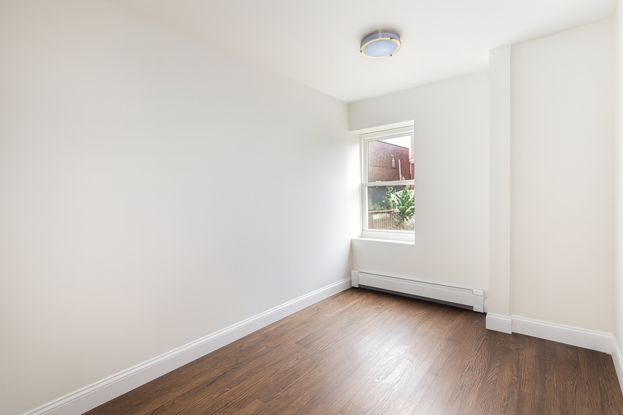 More Photos Of 187 Woodpoint Rd, Brooklyn Apartments For Sale