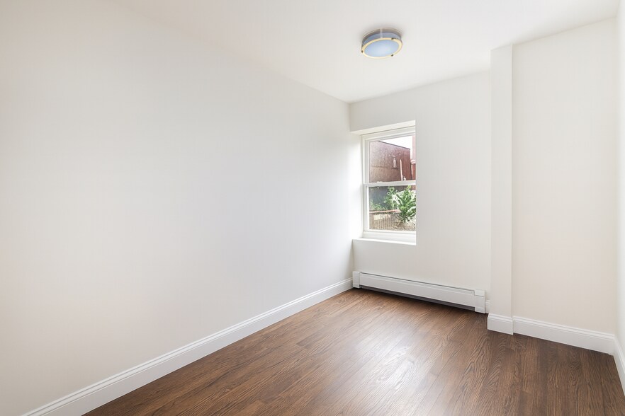 More Photos Of 187 Woodpoint Rd, Brooklyn Apartments For Sale