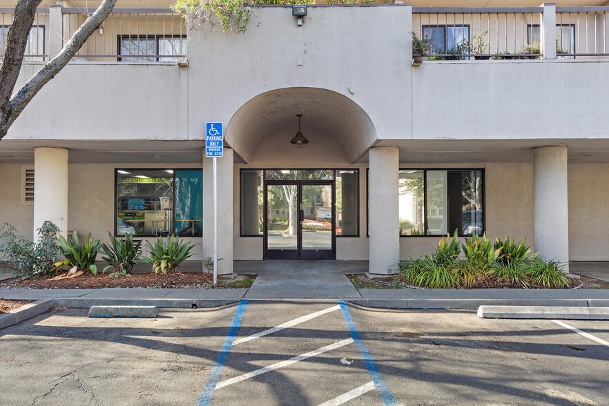 More Photos Of 1801 Hanover Dr, Davis Office Residential For Lease