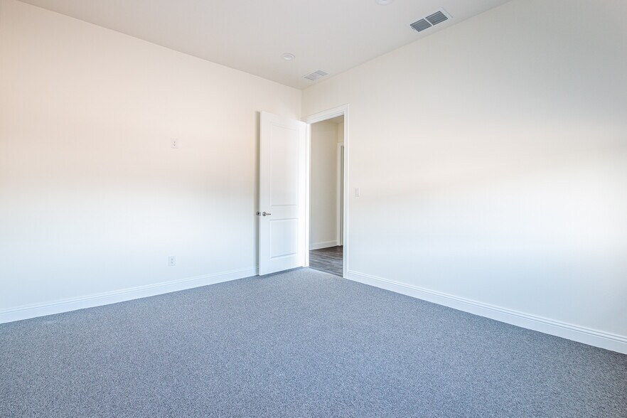 More Photos Of 3951 Alma Rd, McKinney Office For Sale
