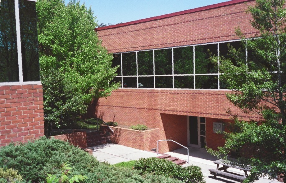 More Photos Of 2800-2840 Electric Rd, Roanoke Office For Lease