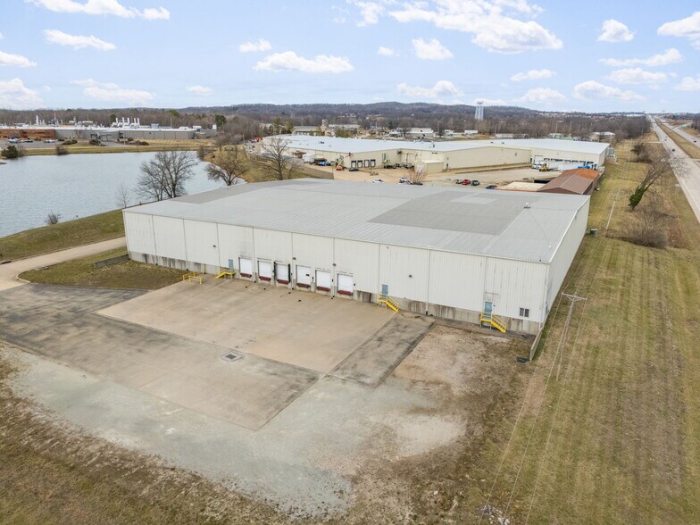 More Photos Of 1500 Dismuke Dr, Farmington Distribution For Sale