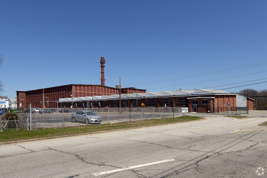 More Photos Of 426 Metacom Ave, Warren Manufacturing For Lease