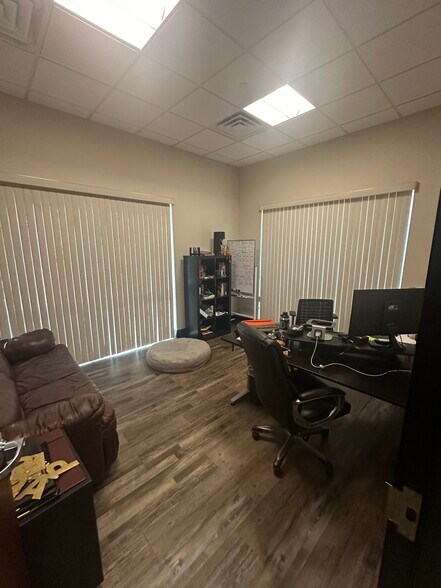 More Photos Of 4974 S Rainbow Blvd, Las Vegas Office For Sale