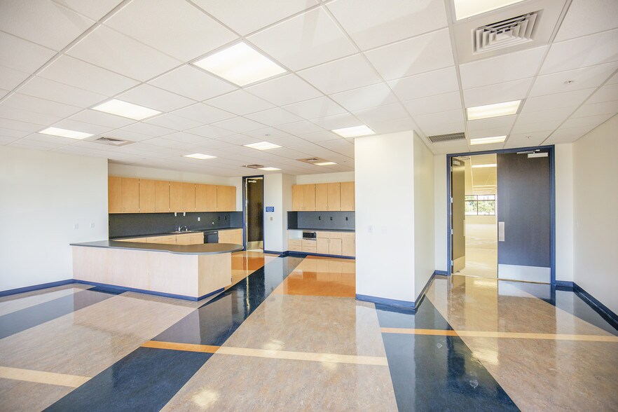 More Photos Of 7919 Folsom Blvd, Sacramento Office For Lease