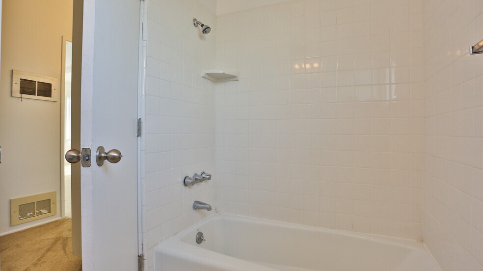 More Photos Of 14412 S Berendo Ave, Gardena Apartments For Sale