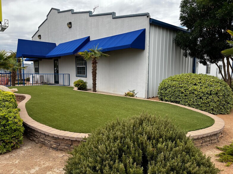 More Photos Of 11320 Montana Ave, El Paso Garden Center For Sale
