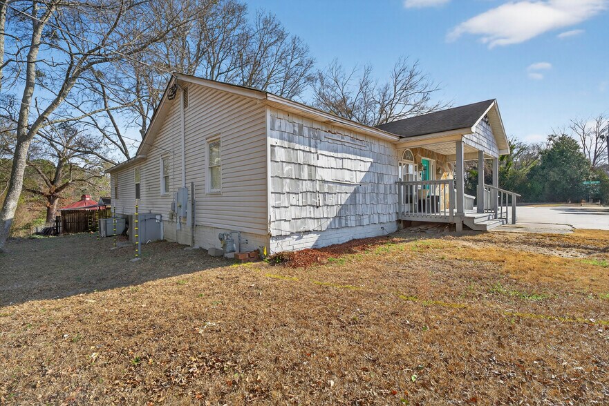 More Photos Of 4849 Mercer University Dr, Macon-Bibb Storefront For Sale